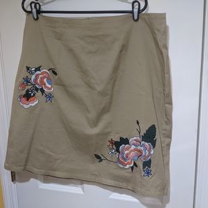 Eloquii 16 floral applique khaki skirt